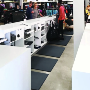 anti-ermuedungsmatte-buero-posture-mat.jpg Anti-Ermüdungsmatte Büro für stehende Arbeit